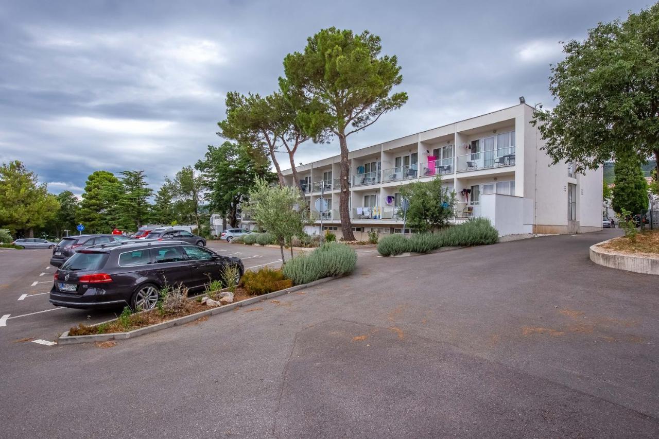 Paviljoni Slaven Hotel Selce Exterior photo