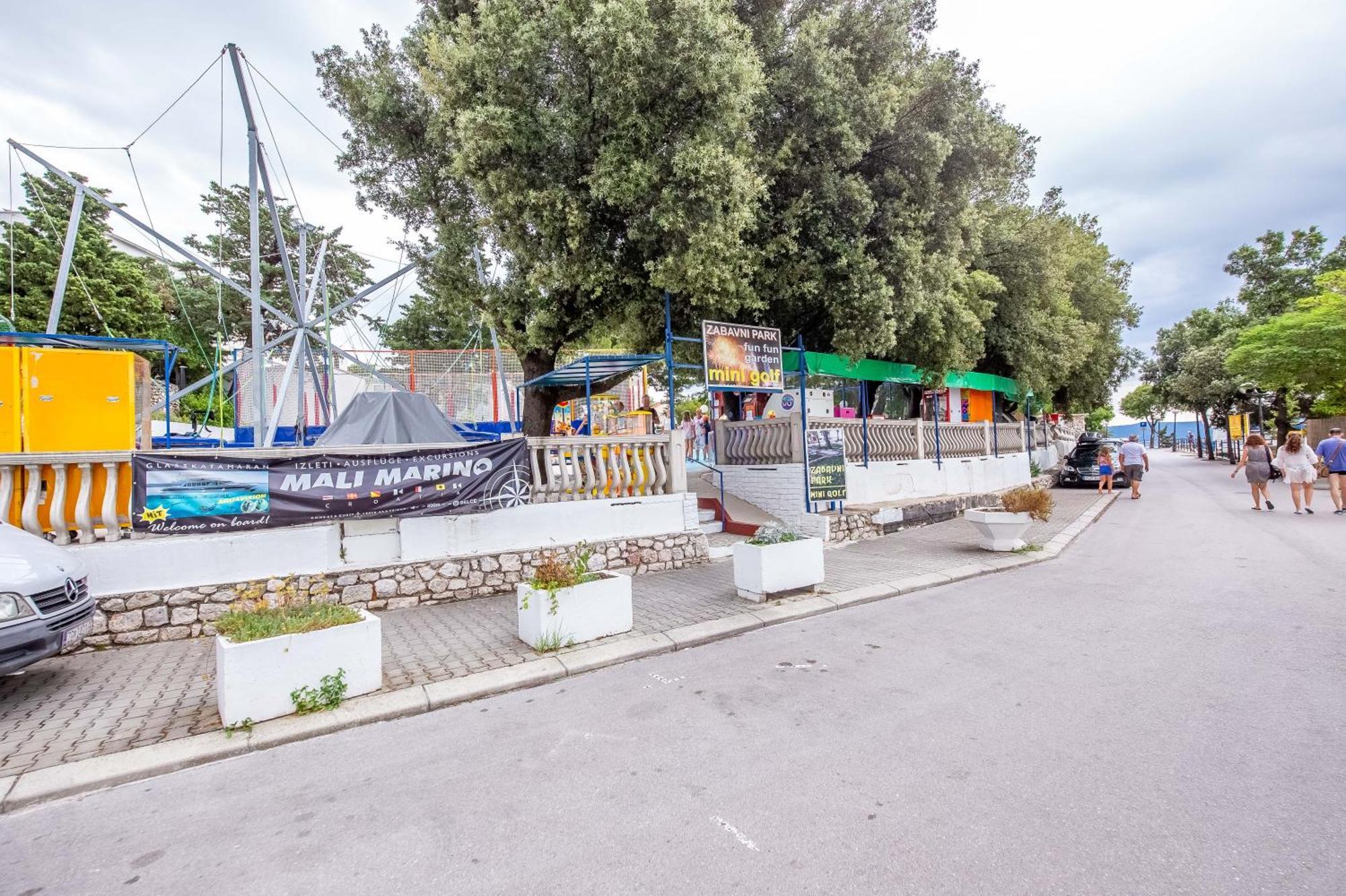 Paviljoni Slaven Hotel Selce Exterior photo
